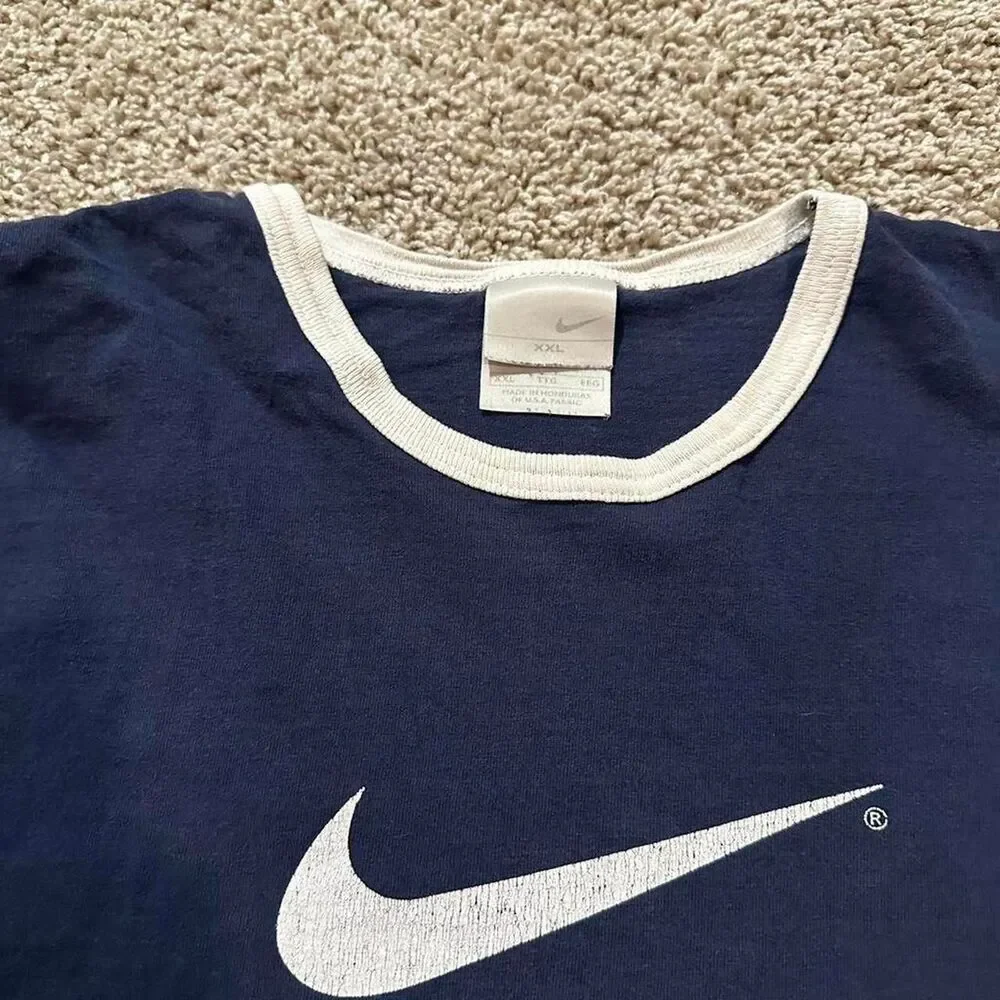 Nike Men's Navy and Blue T-shirt